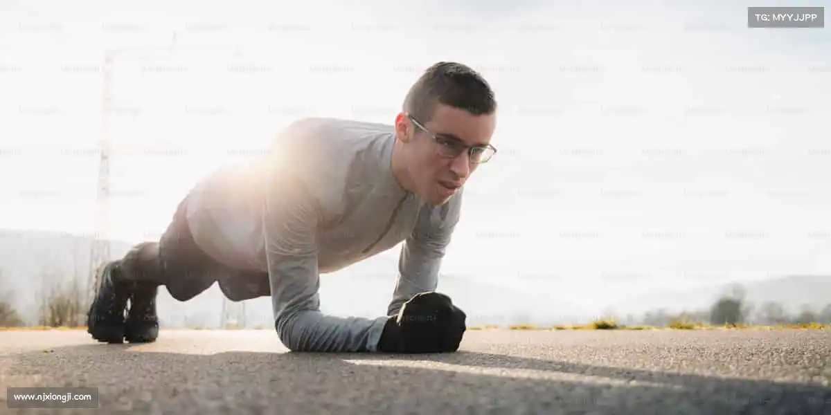 <strong>UED体育</strong>每一次挥拍，都是对自我的超越！🎾